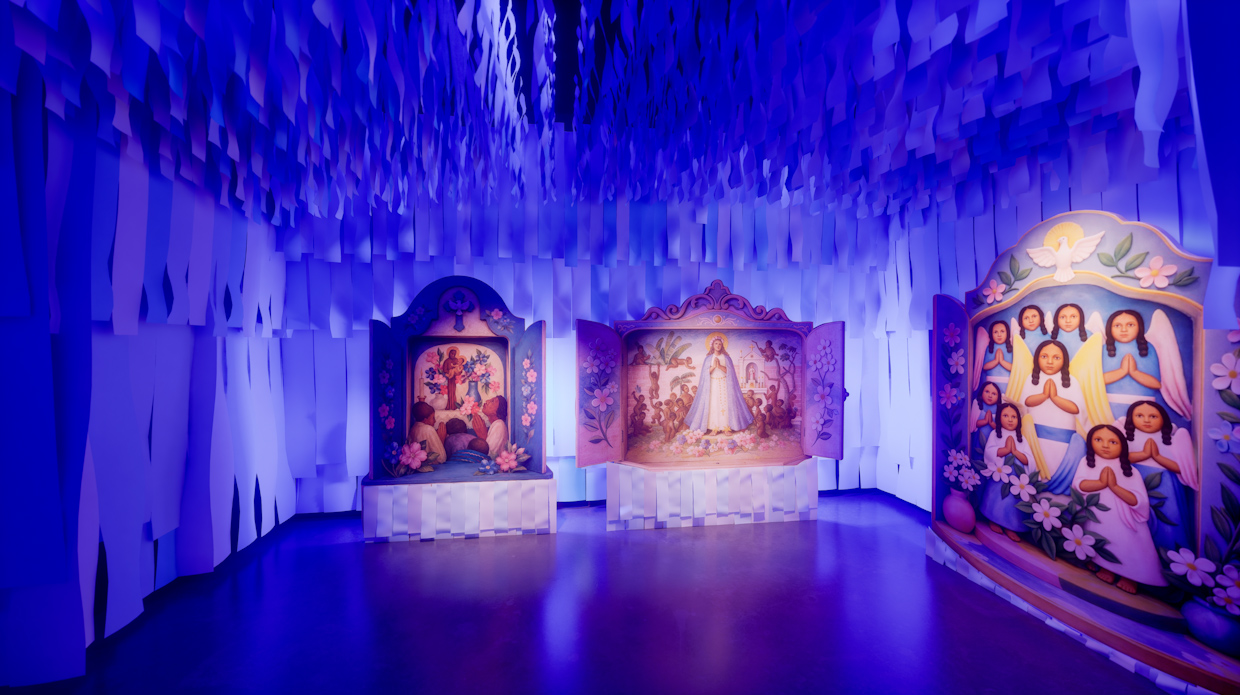 Reprodução em 3D do espaço expositivo da sala “Relicários de Tarsila”. 
